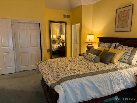 8 Wakefield Court Monroe NJ 08831