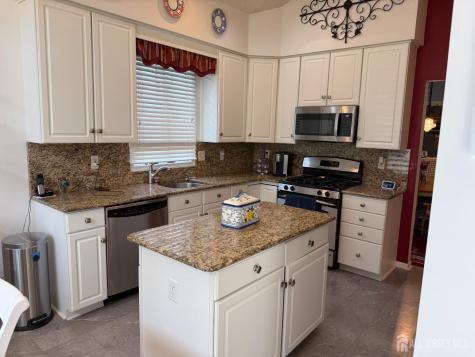 8 Wakefield Court Monroe NJ 08831