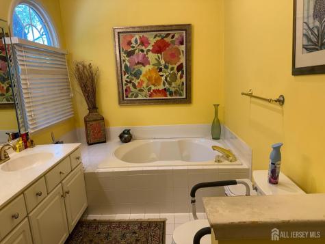8 Wakefield Court Monroe NJ 08831