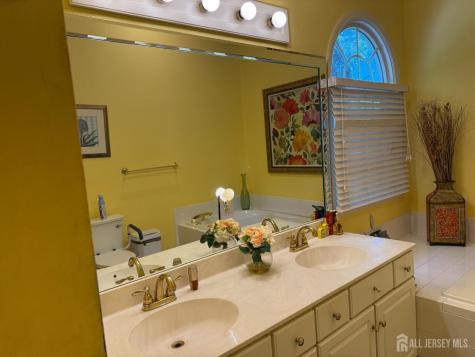 8 Wakefield Court Monroe NJ 08831