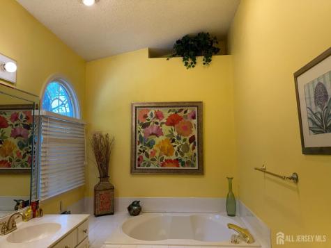 8 Wakefield Court Monroe NJ 08831