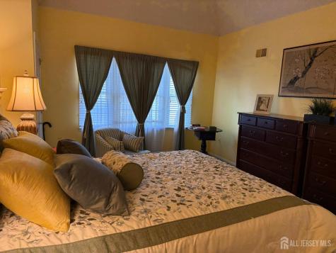 8 Wakefield Court Monroe NJ 08831