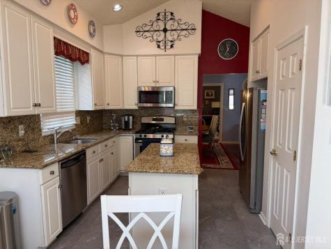 8 Wakefield Court Monroe NJ 08831