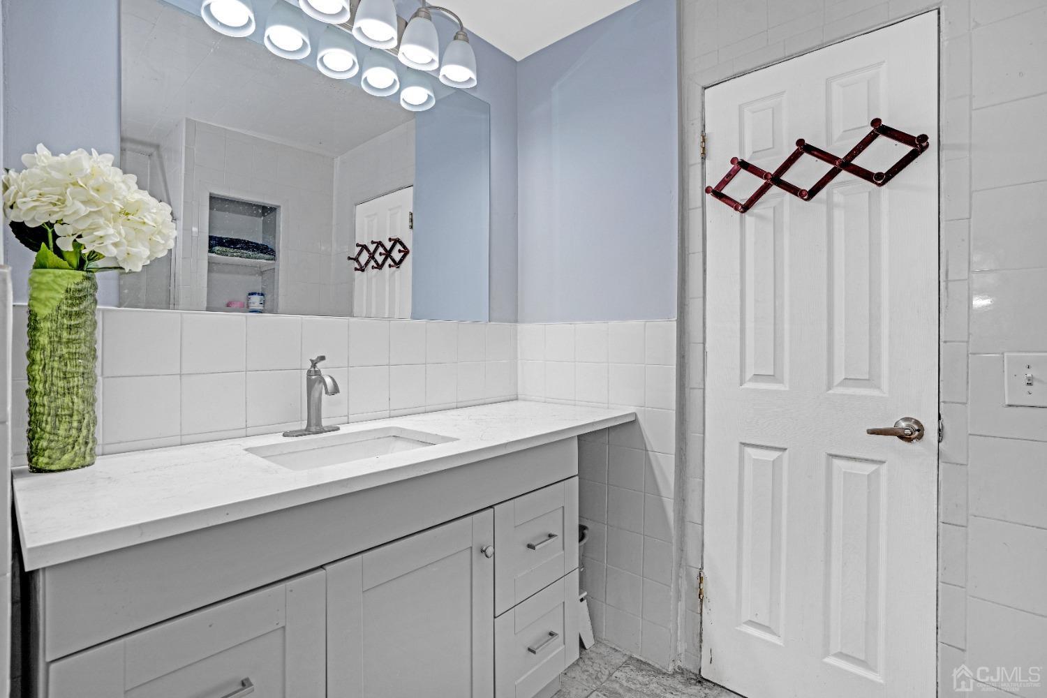19 Kiva Street Iselin NJ 08830