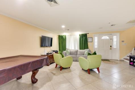 6 Milton Avenue East Brunswick NJ 08816