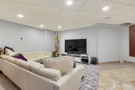 6 Milton Avenue East Brunswick NJ 08816