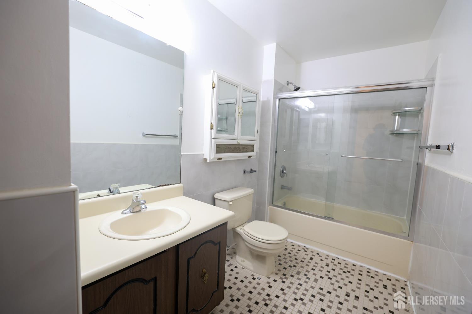 3 Jefferson Drive Spotswood NJ 08884
