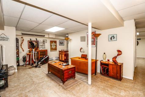 7 Crest Road New Brunswick NJ 08901