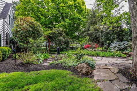 7 Crest Road New Brunswick NJ 08901