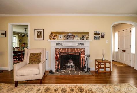 7 Crest Road New Brunswick NJ 08901
