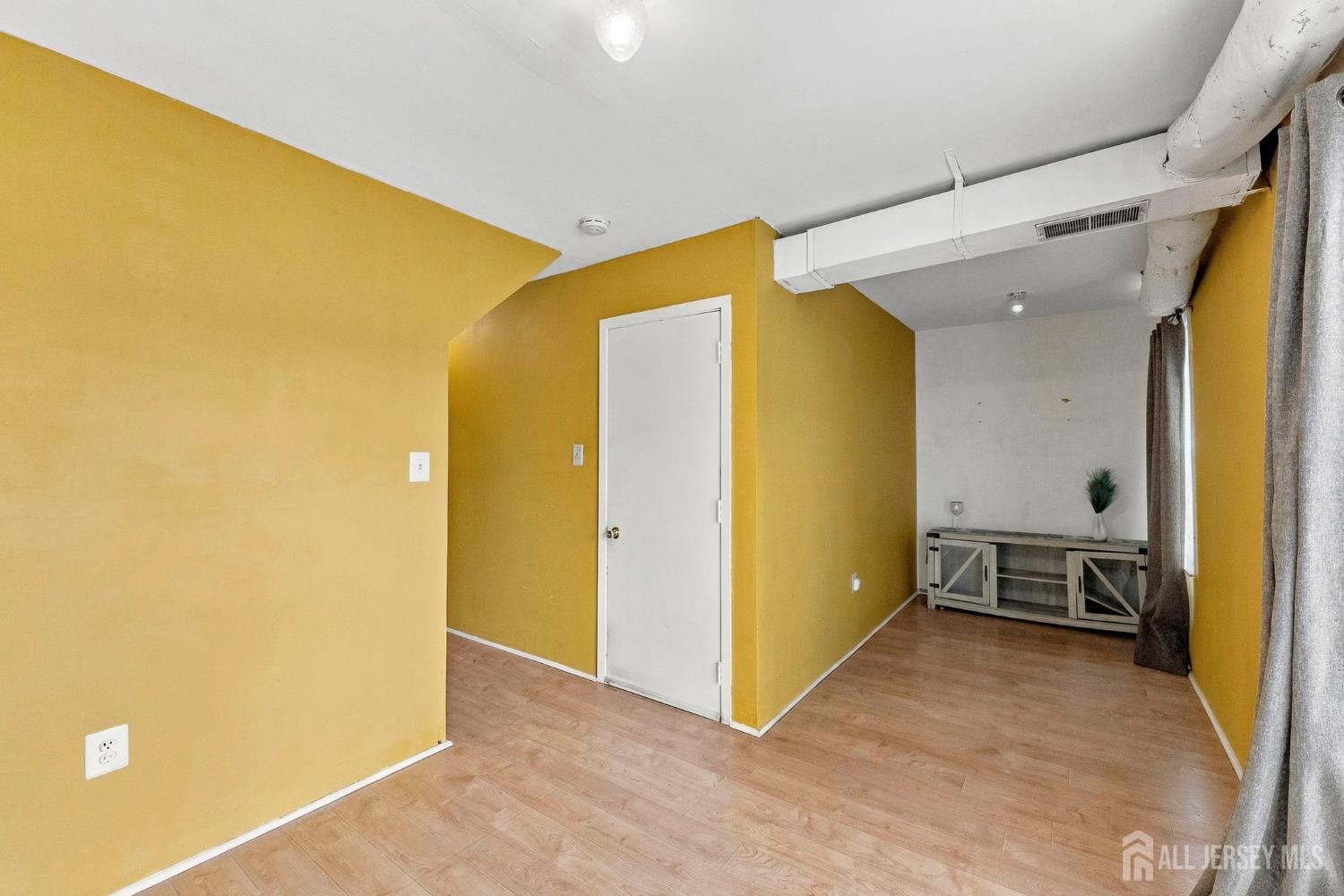 129 Fulton Court New Brunswick NJ 08901