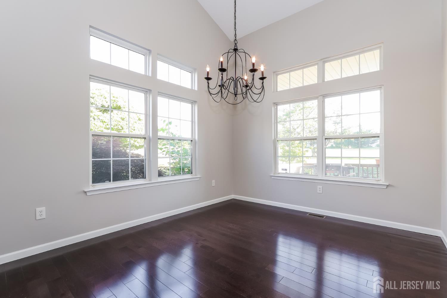8 Pine Valley Lane Monroe NJ 08831