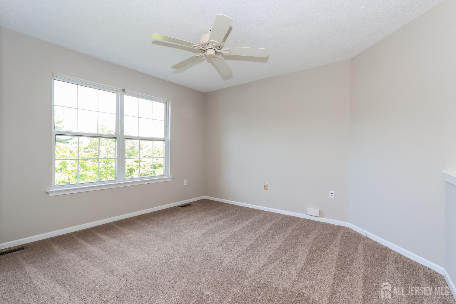 8 Pine Valley Lane Monroe NJ 08831