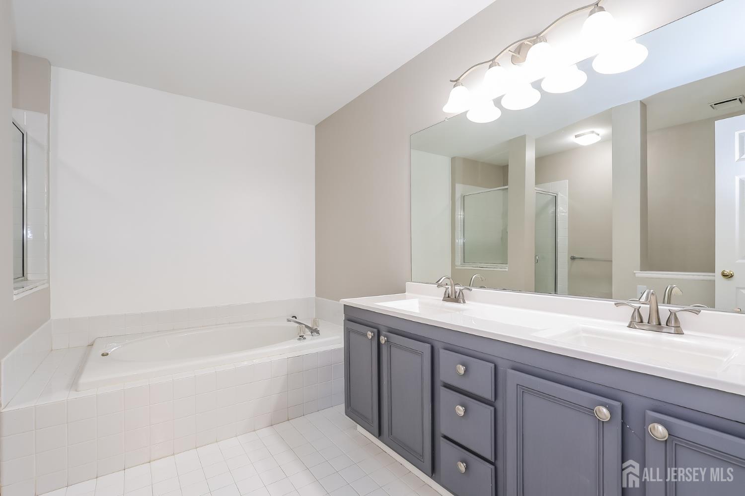 8 Pine Valley Lane Monroe NJ 08831