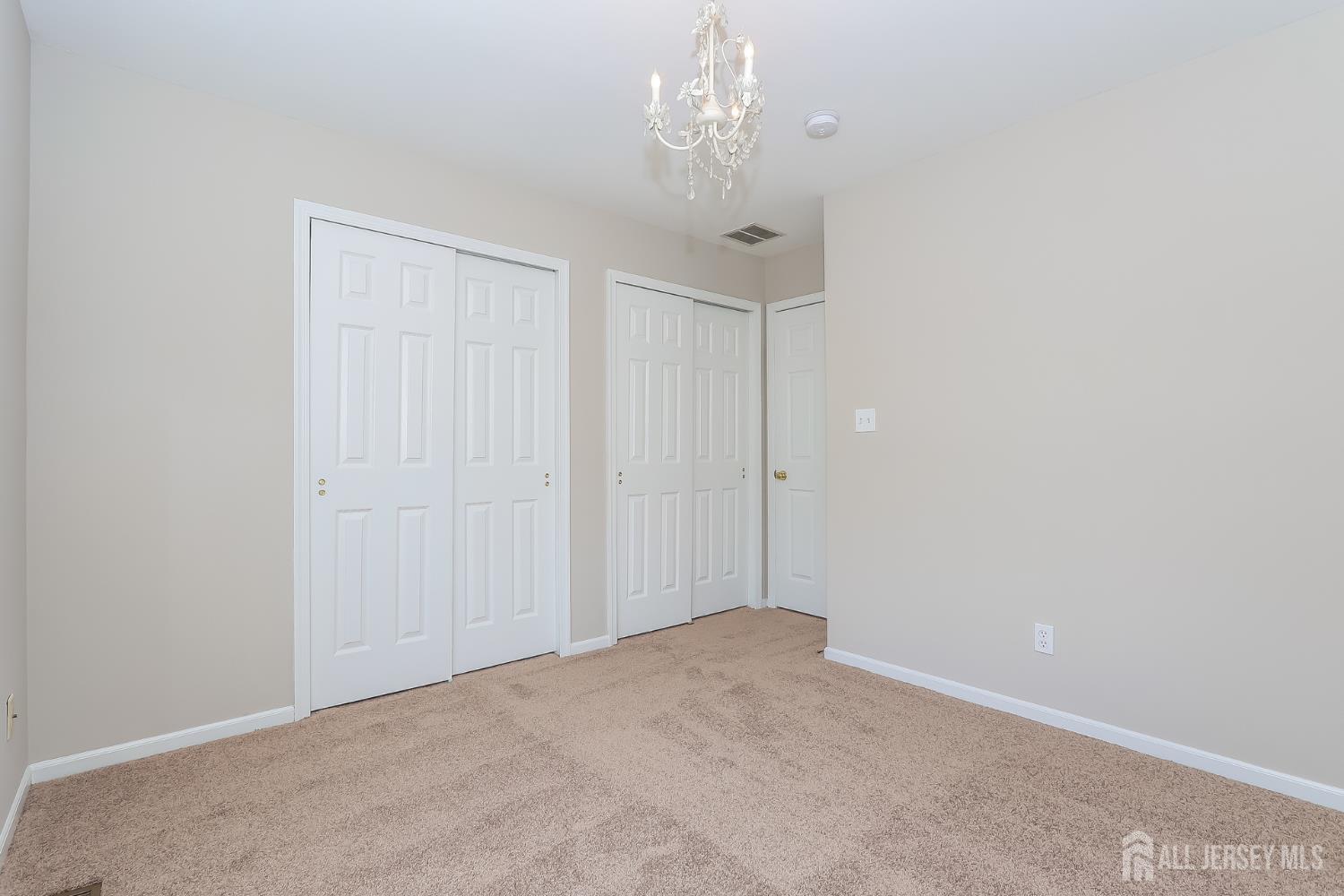 8 Pine Valley Lane Monroe NJ 08831