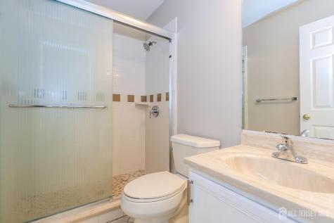 8 Pine Valley Lane Monroe NJ 08831