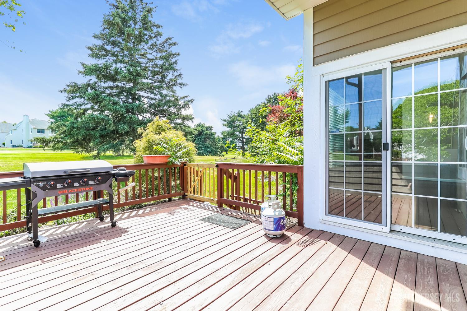 8 Pine Valley Lane Monroe NJ 08831