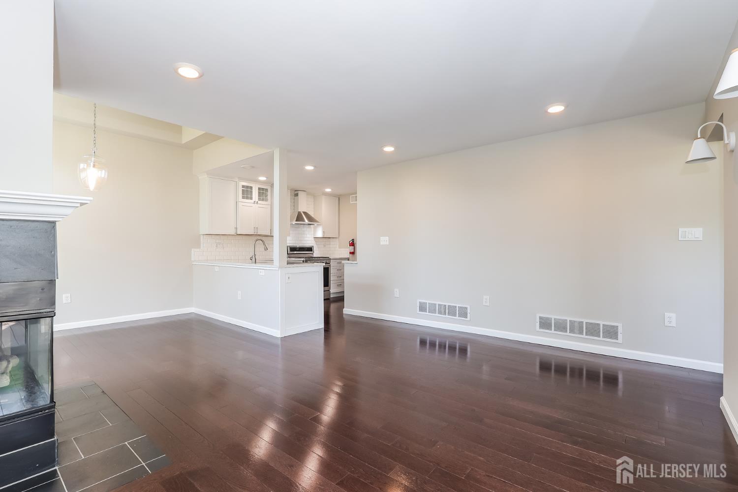 8 Pine Valley Lane Monroe NJ 08831
