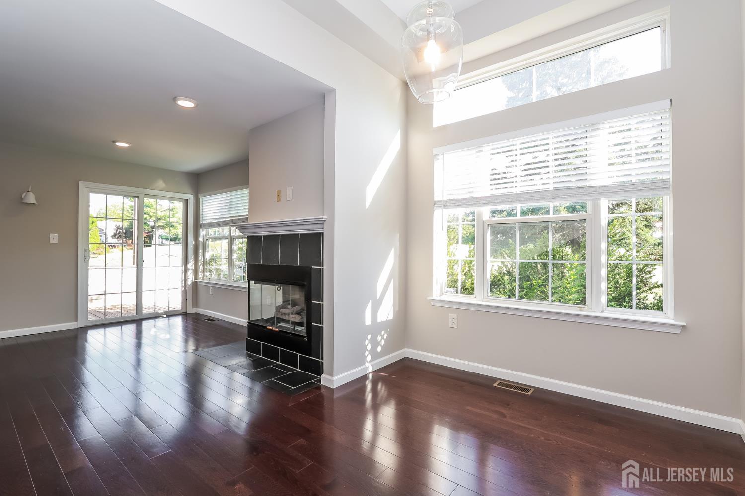 8 Pine Valley Lane Monroe NJ 08831