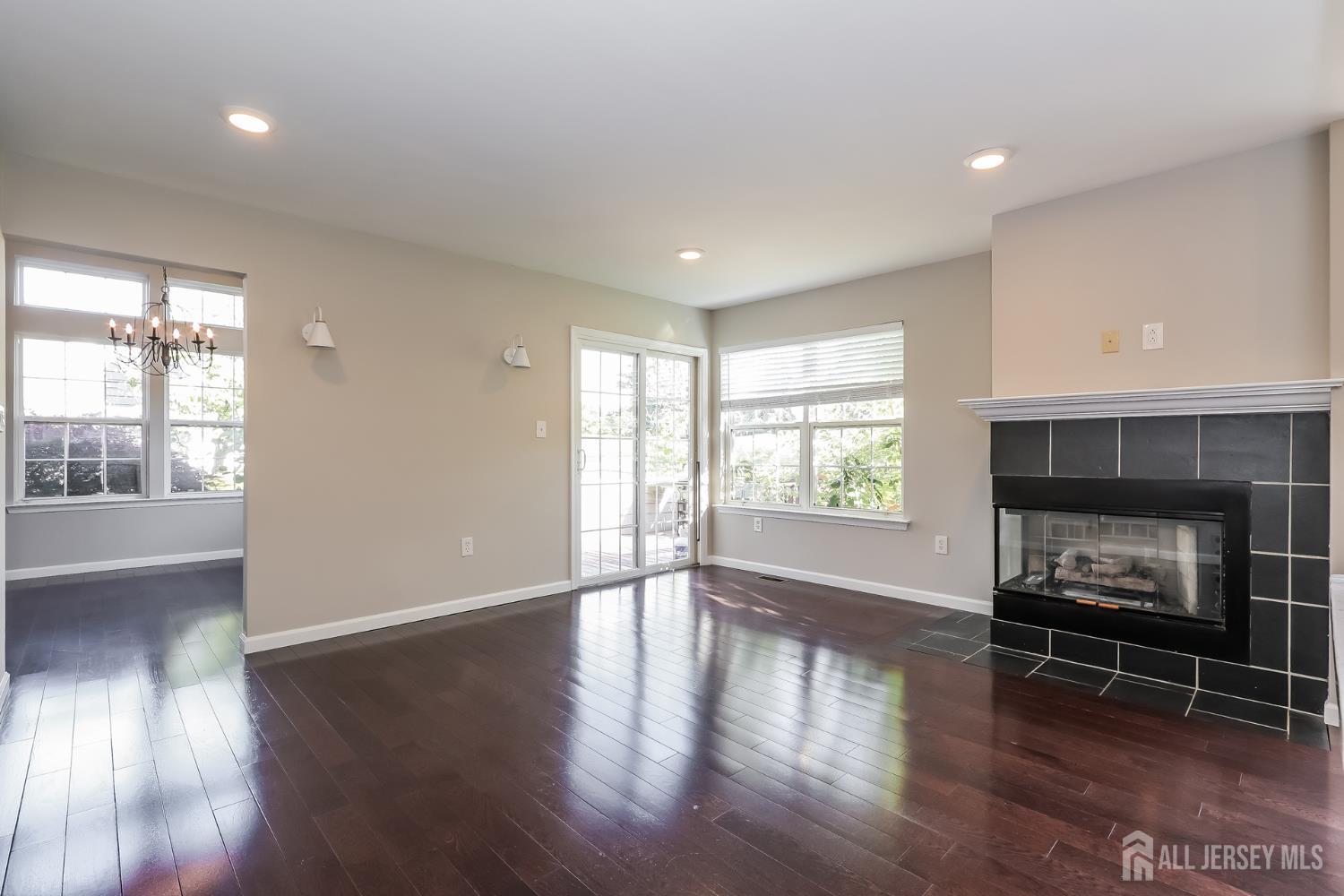 8 Pine Valley Lane Monroe NJ 08831