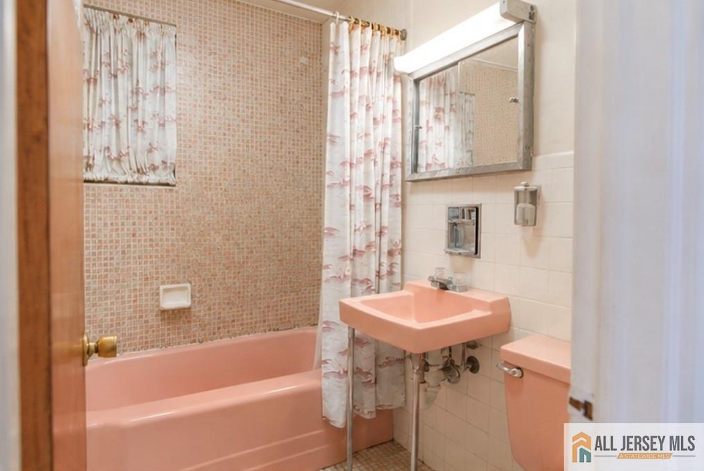 413 Belgrade Street Avenel NJ 07001