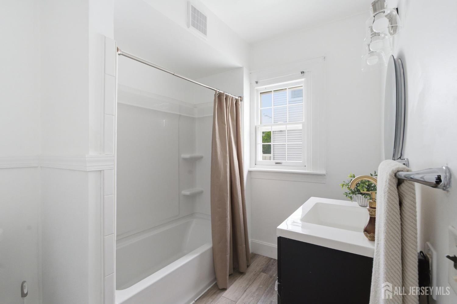 18 Fox Road Edison NJ 08817