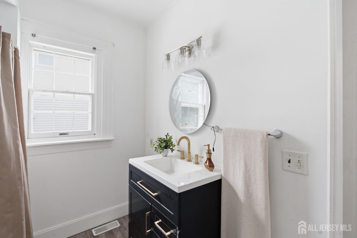 18 Fox Road Edison NJ 08817