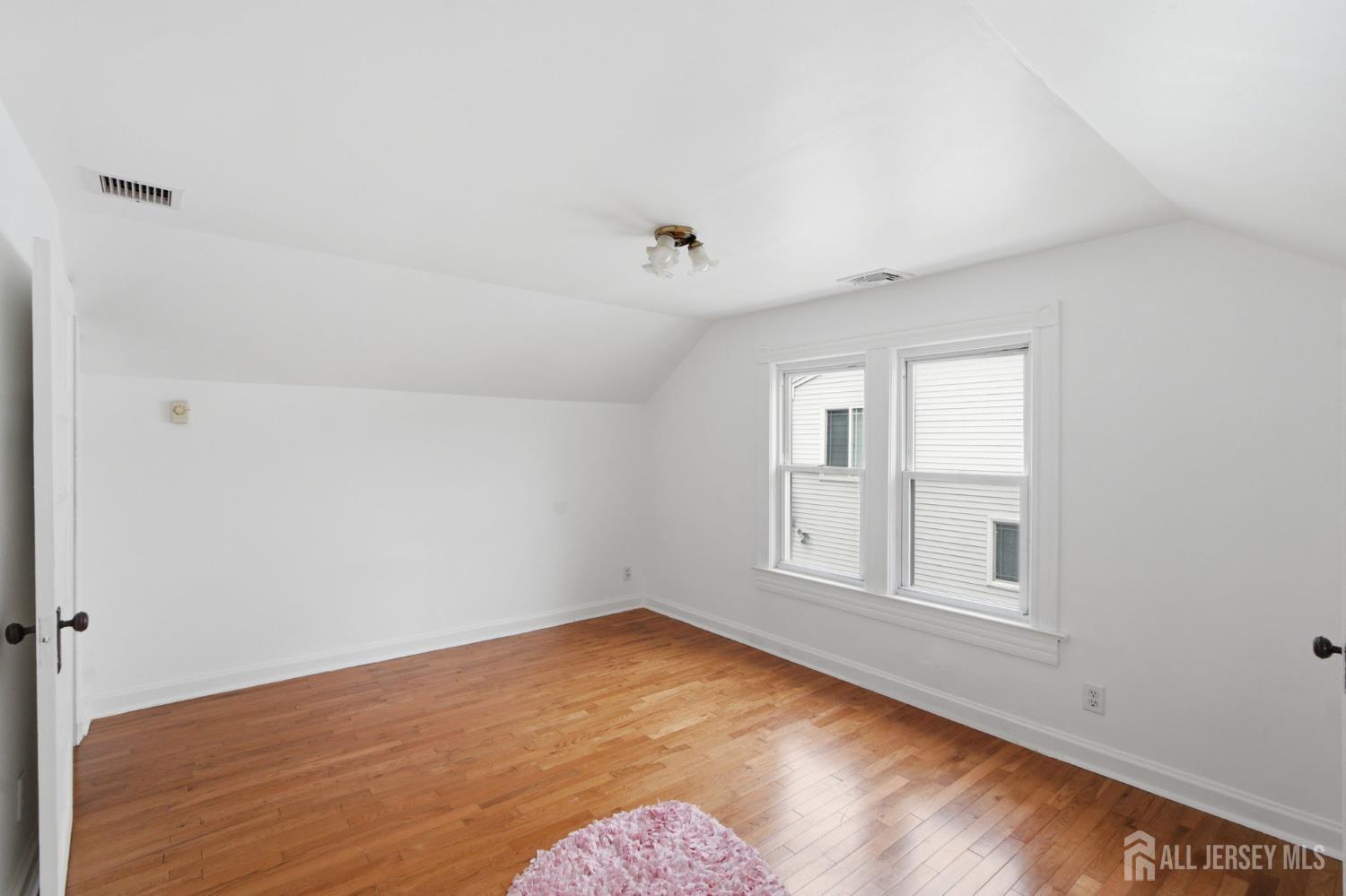 18 Fox Road Edison NJ 08817