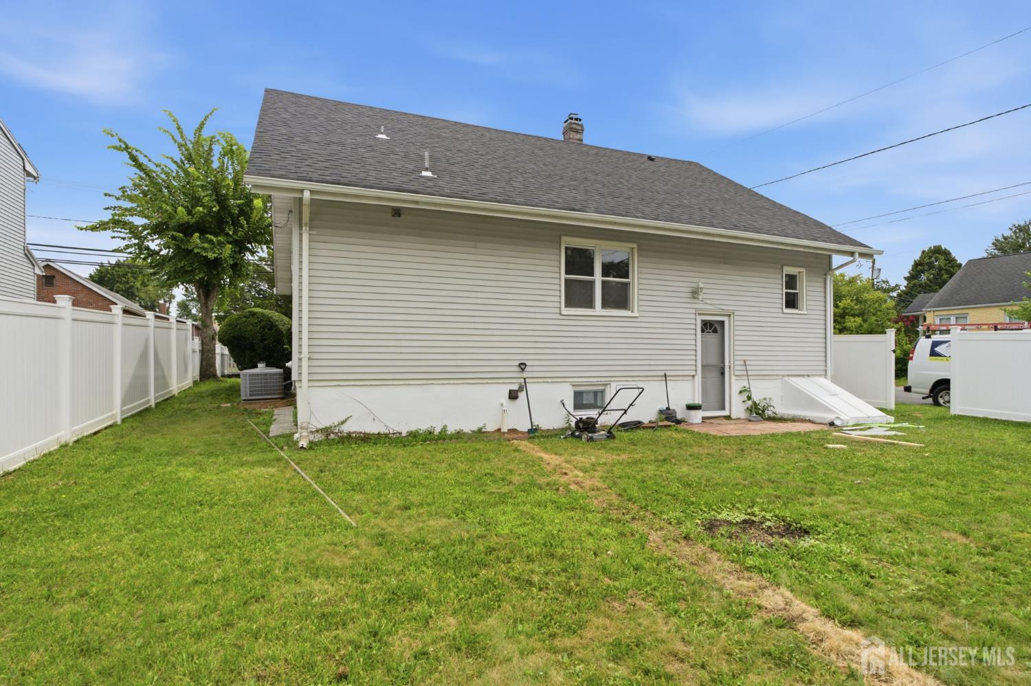 18 Fox Road Edison NJ 08817