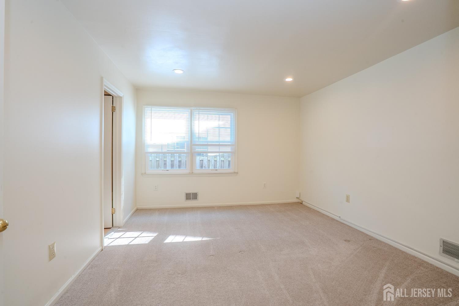 4 Chipwood Lane North Brunswick NJ 08902