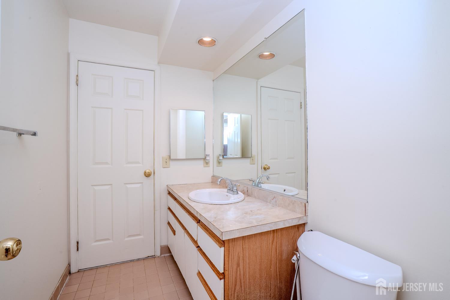 4 Chipwood Lane North Brunswick NJ 08902