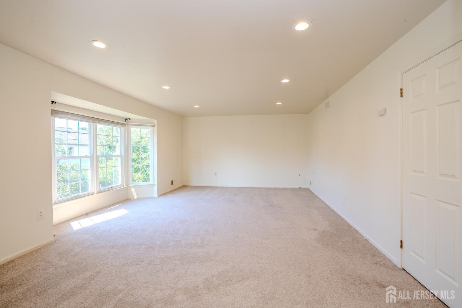 4 Chipwood Lane North Brunswick NJ 08902
