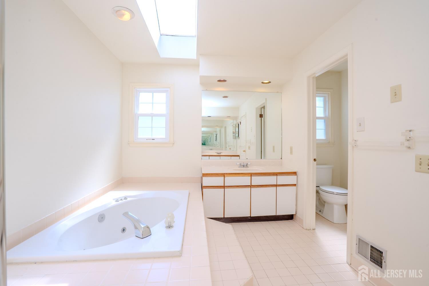 4 Chipwood Lane North Brunswick NJ 08902