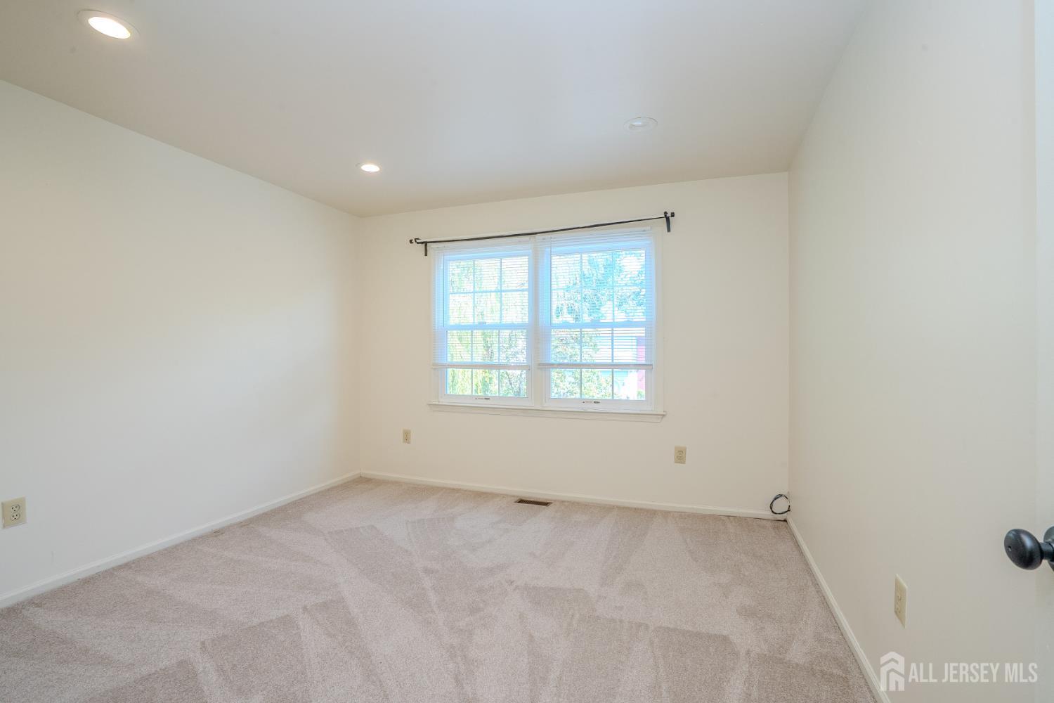 4 Chipwood Lane North Brunswick NJ 08902