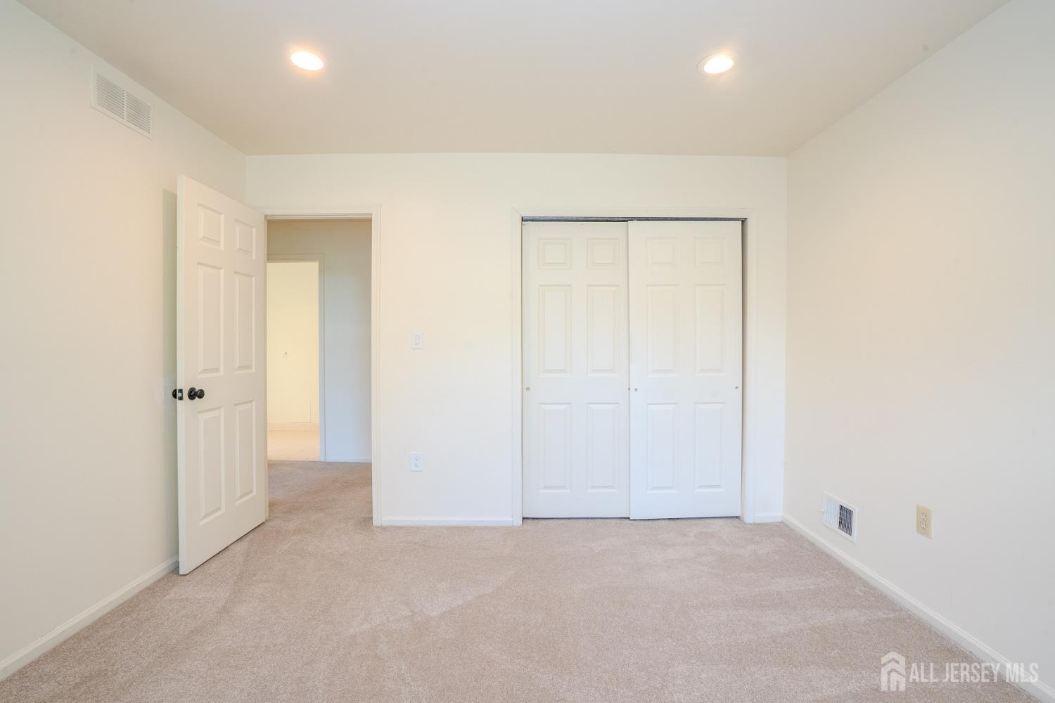 4 Chipwood Lane North Brunswick NJ 08902