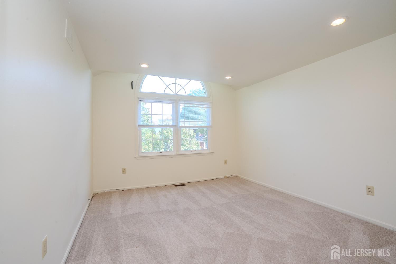 4 Chipwood Lane North Brunswick NJ 08902