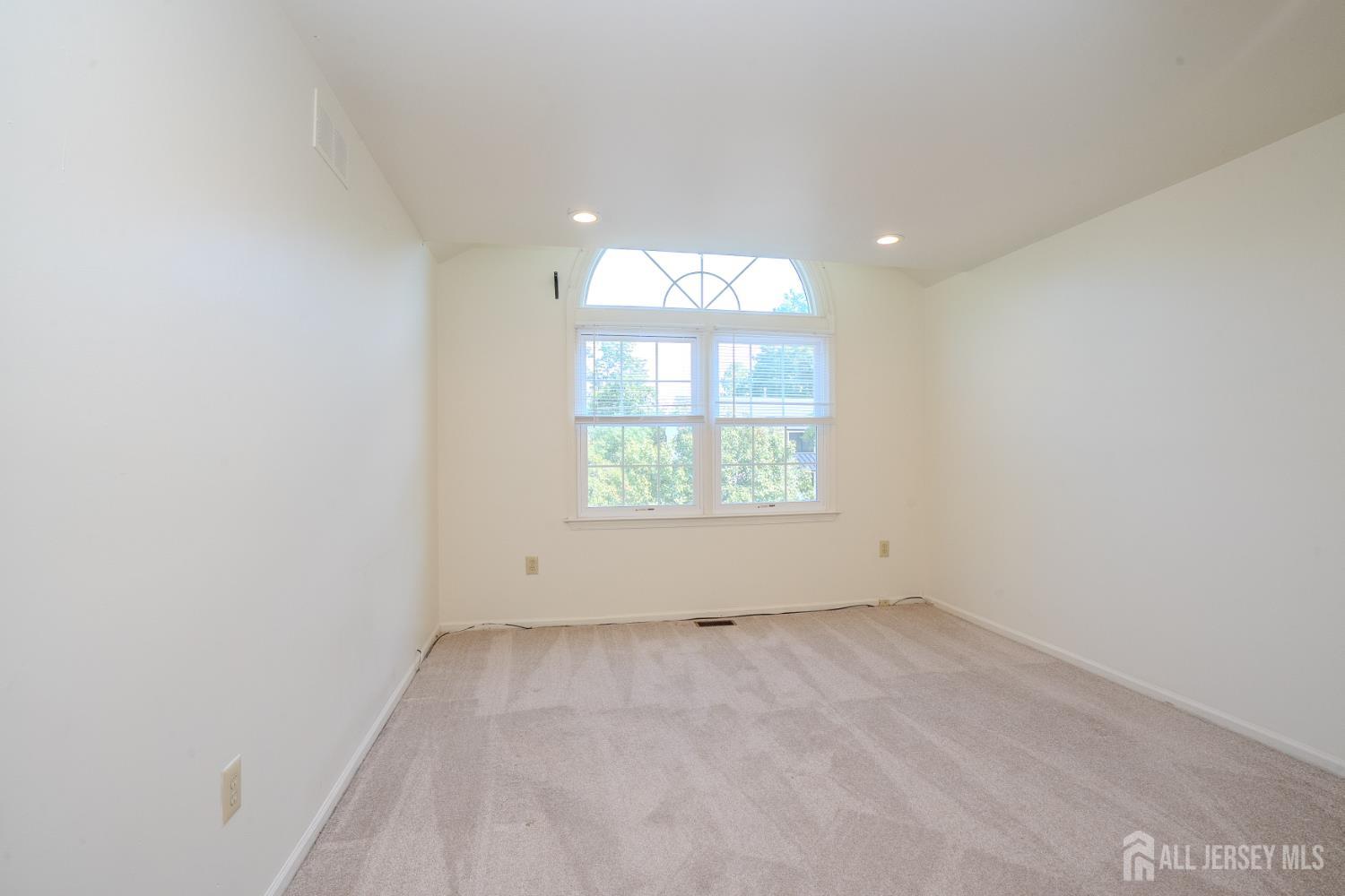 4 Chipwood Lane North Brunswick NJ 08902