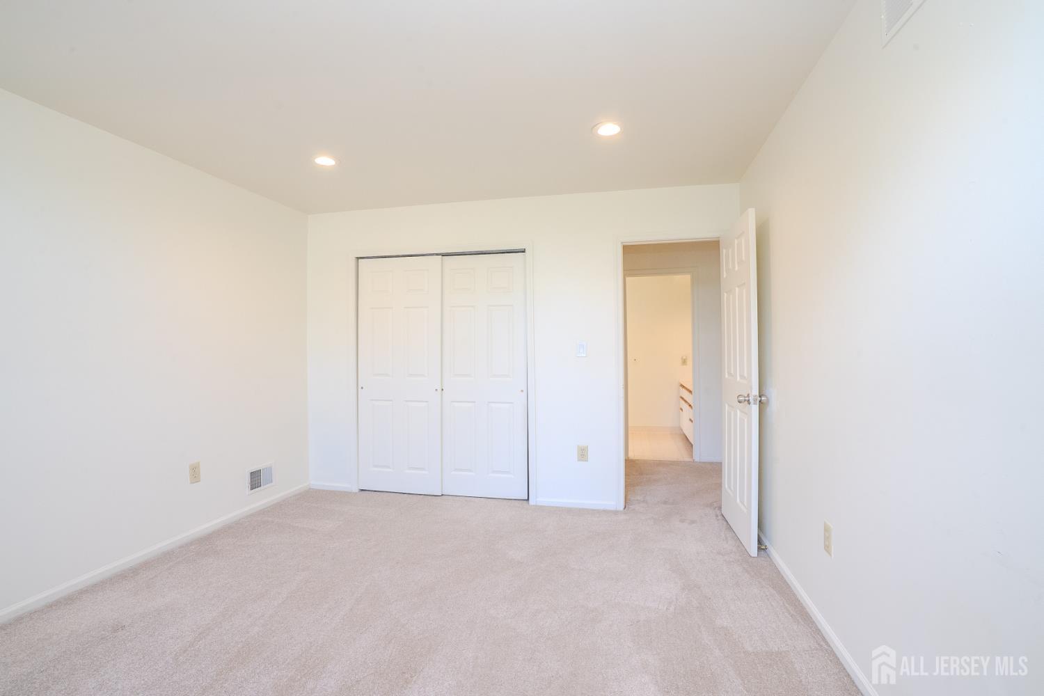 4 Chipwood Lane North Brunswick NJ 08902