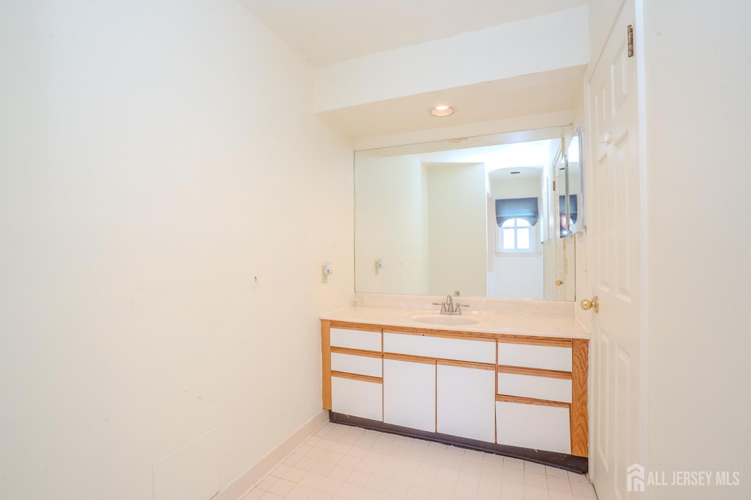 4 Chipwood Lane North Brunswick NJ 08902