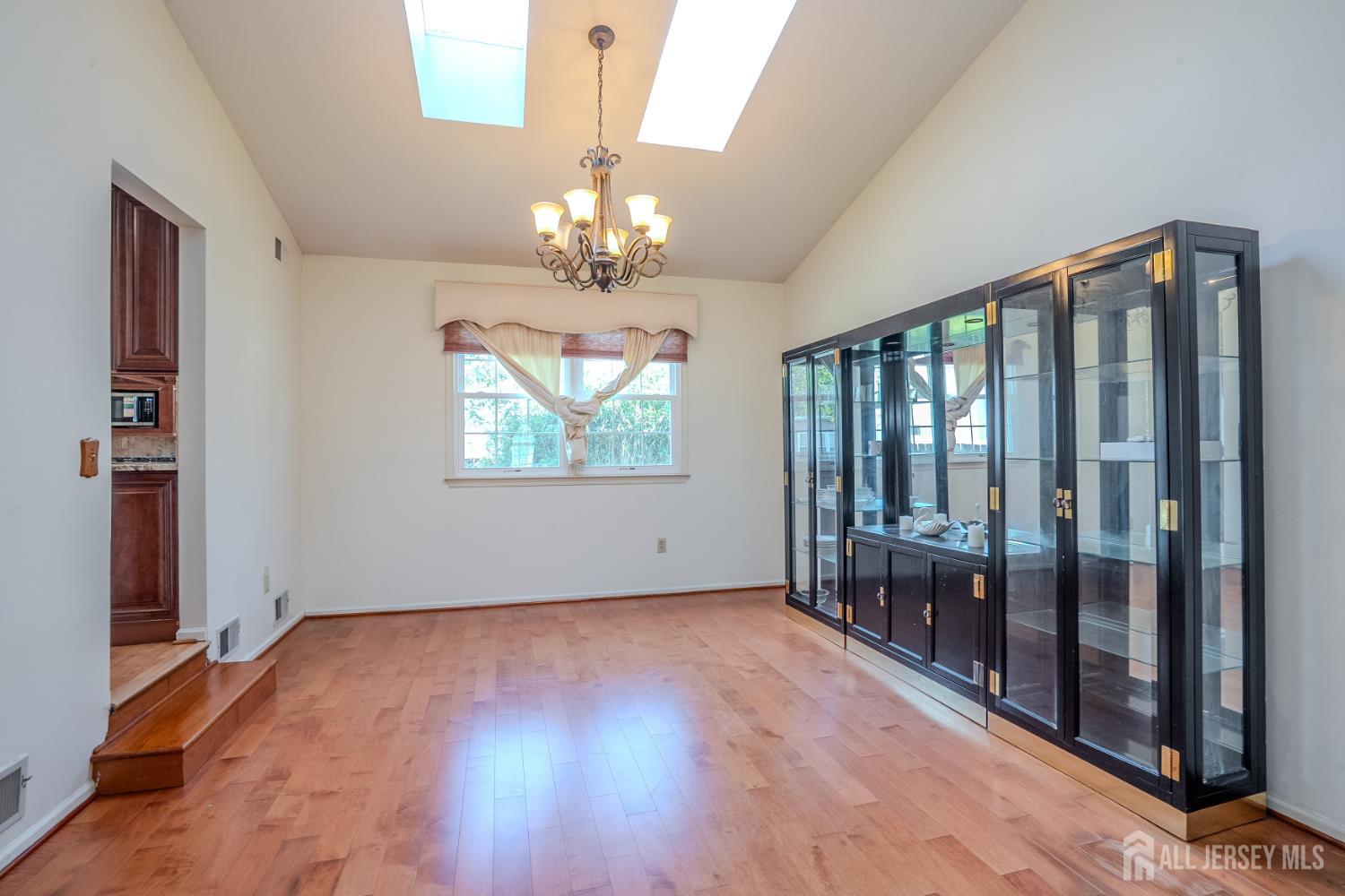 4 Chipwood Lane North Brunswick NJ 08902