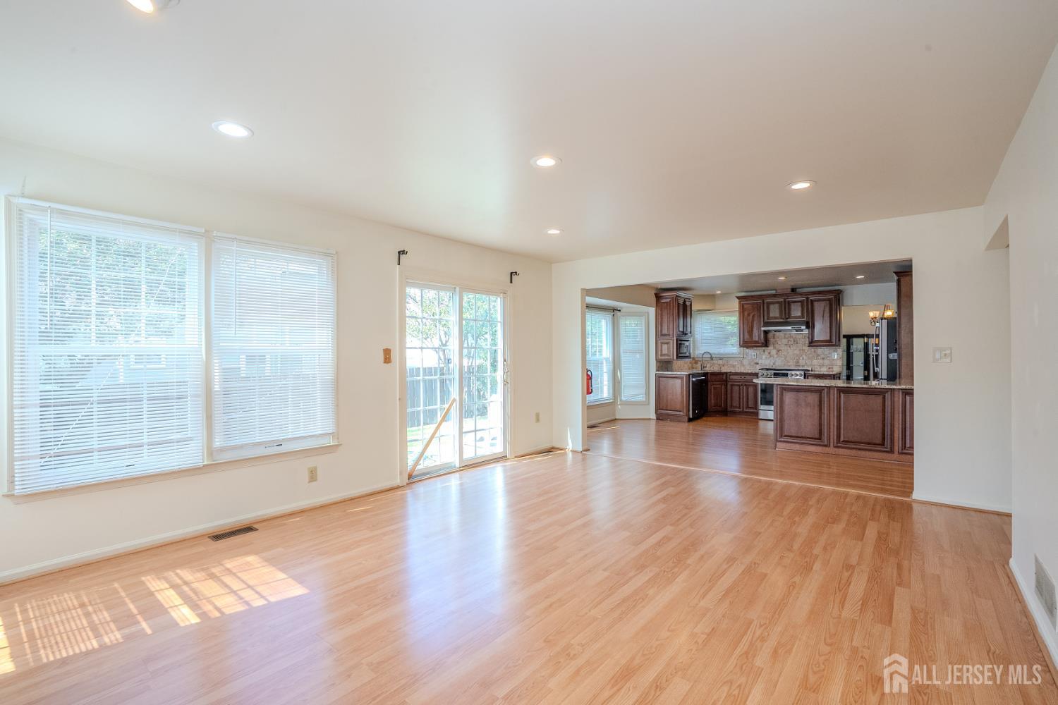 4 Chipwood Lane North Brunswick NJ 08902