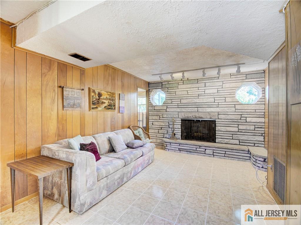 179 Willett Avenue South River NJ 08882