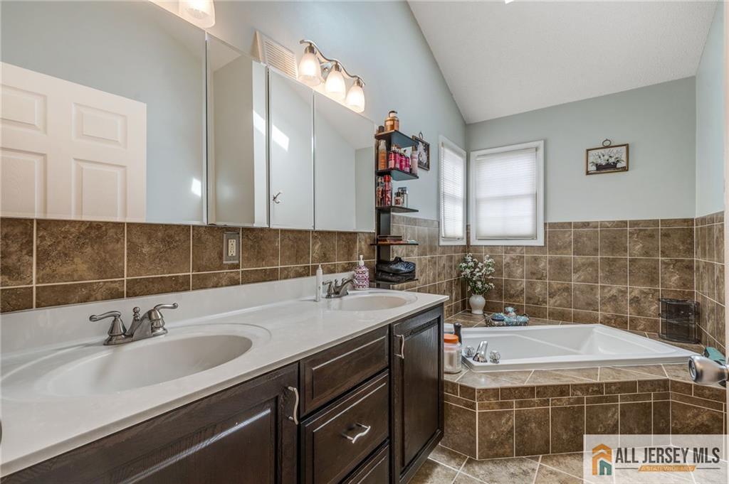 18 Loveland Court East Windsor NJ 08512
