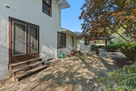 902 Joan Court North Brunswick NJ 08902