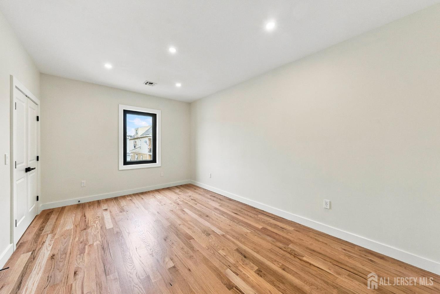 458 Lawrie Street Perth Amboy NJ 08861