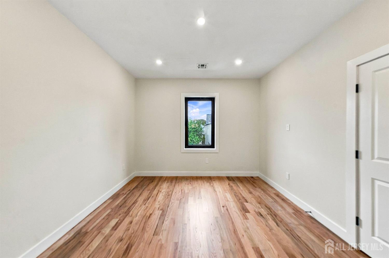 458 Lawrie Street Perth Amboy NJ 08861