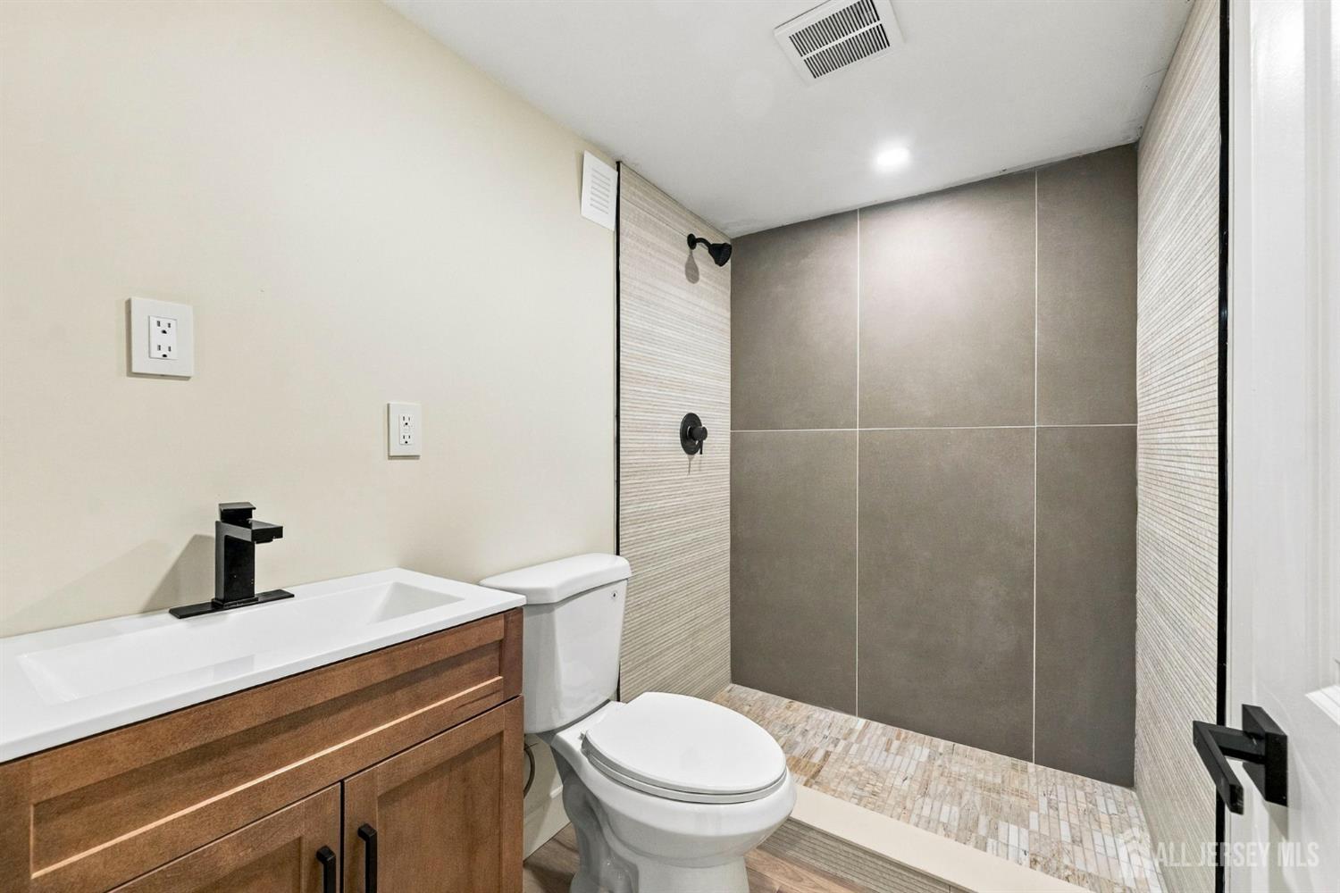 458 Lawrie Street Perth Amboy NJ 08861