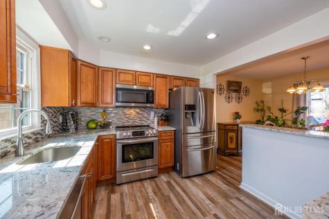 8 Sherbone Place Sayreville NJ 08872