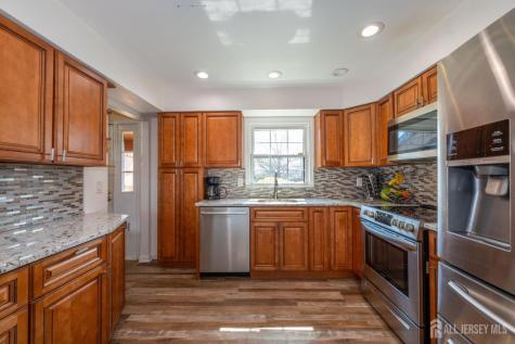 8 Sherbone Place Sayreville NJ 08872