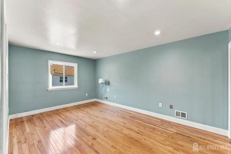 67 Victoria Way Sewaren NJ 07077
